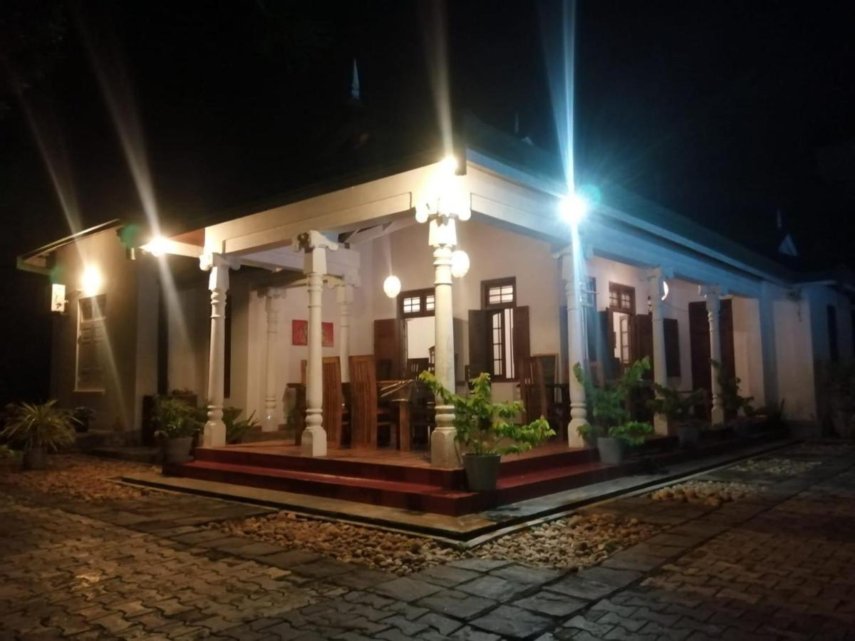 Tranquility Guest House ฮิกคาดูวา ภายนอก รูปภาพ