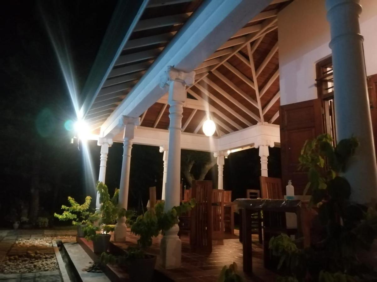 Tranquility Guest House ฮิกคาดูวา ภายนอก รูปภาพ