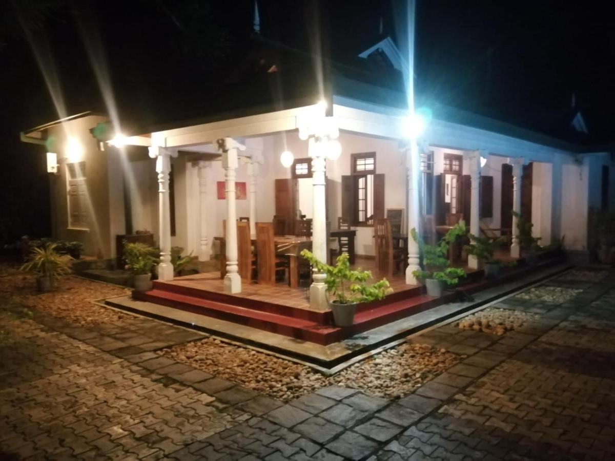 Tranquility Guest House ฮิกคาดูวา ภายนอก รูปภาพ