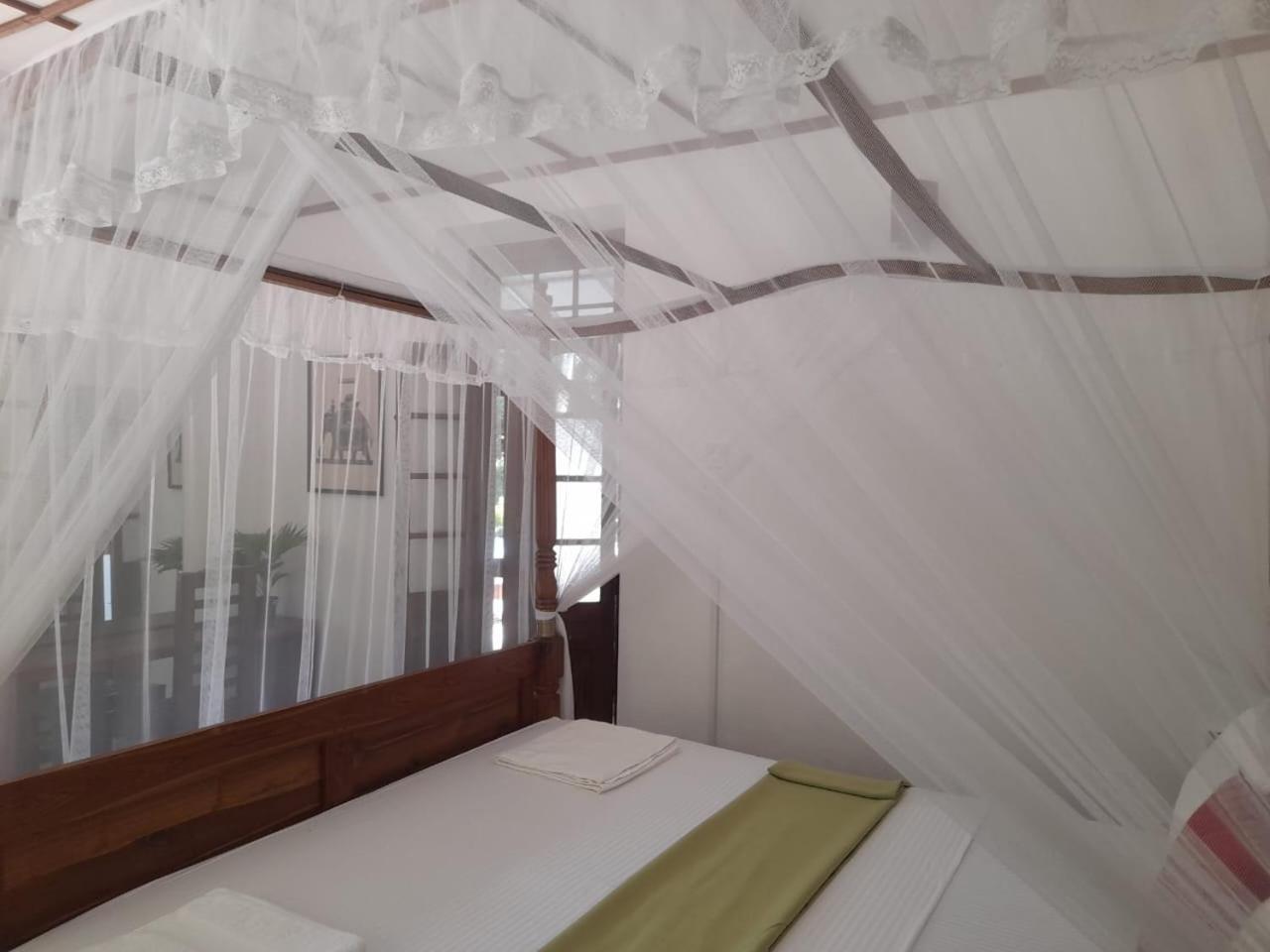 Tranquility Guest House ฮิกคาดูวา ภายนอก รูปภาพ