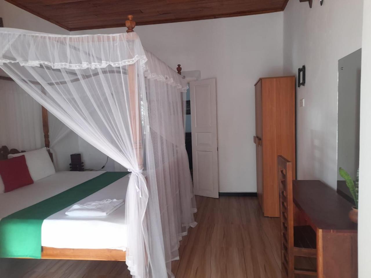 Tranquility Guest House ฮิกคาดูวา ภายนอก รูปภาพ