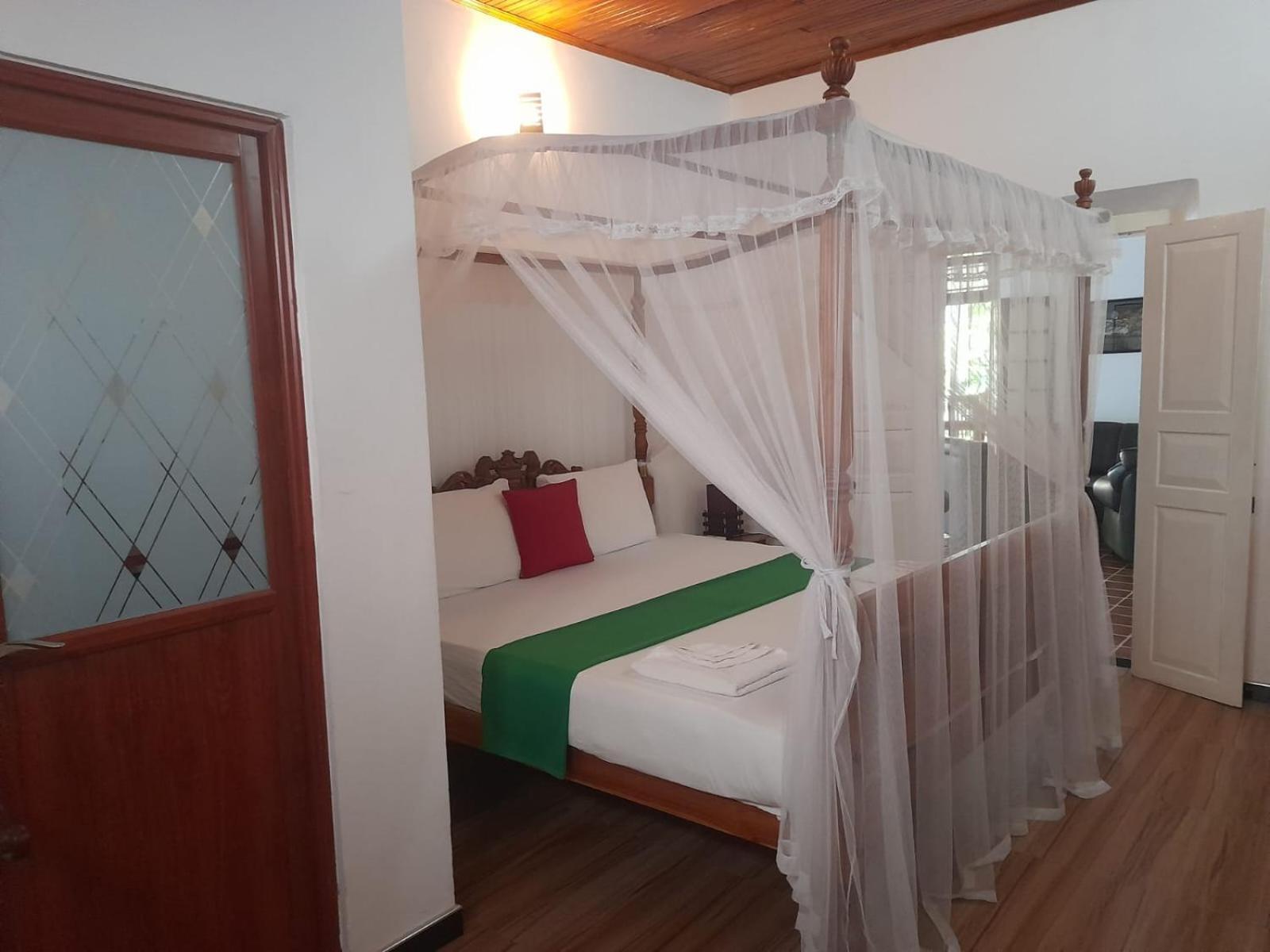 Tranquility Guest House ฮิกคาดูวา ภายนอก รูปภาพ