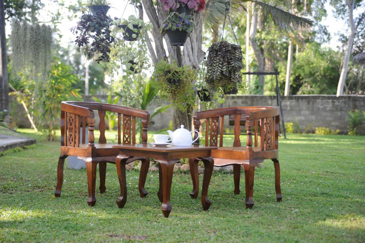 Tranquility Guest House ฮิกคาดูวา ภายนอก รูปภาพ
